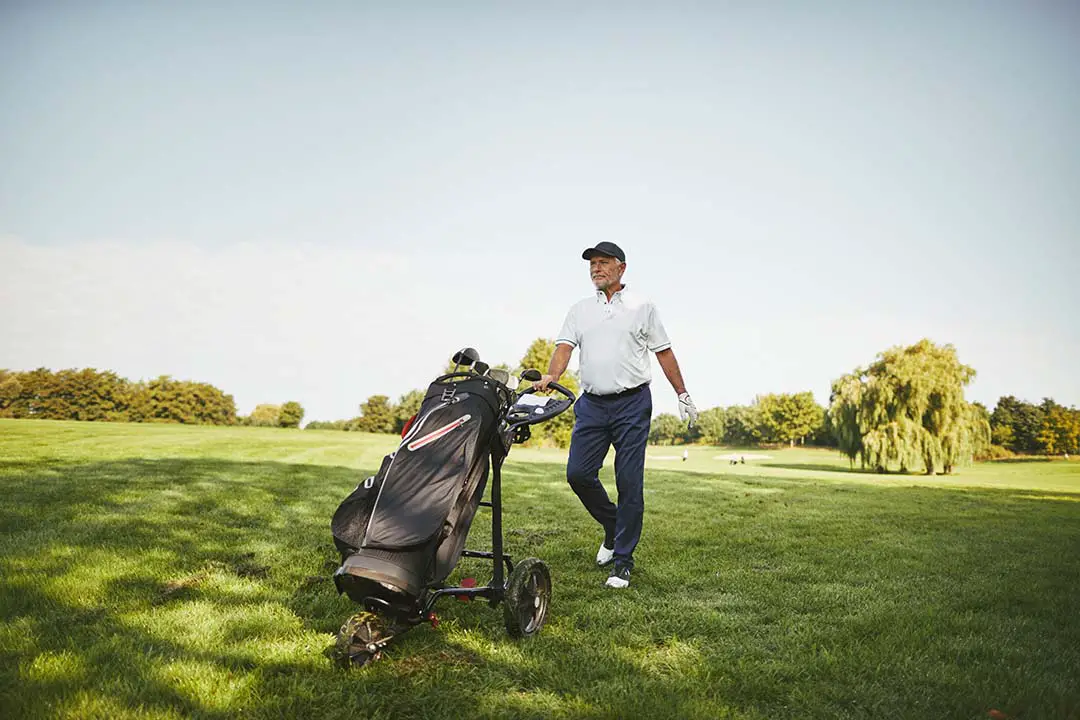 How to Travel with Golf Bags? Travelling Golfers' Tips • On The Golf Green